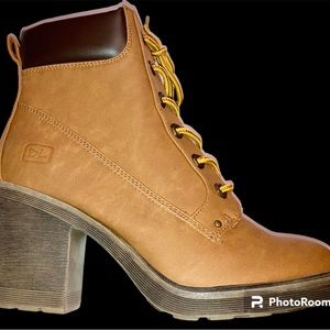 Dirty Laundry Nubuck Heeled Boots Size 7.5 New in Box